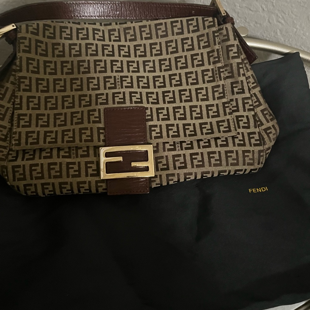 Zucca Zucchino FF
Monogram Pochette Shoulder Baguette Bag